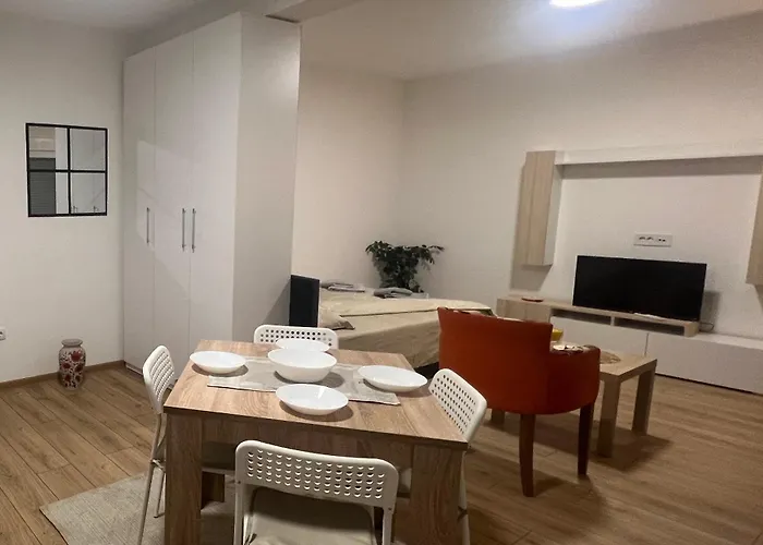 S&m Free Parking شقة *